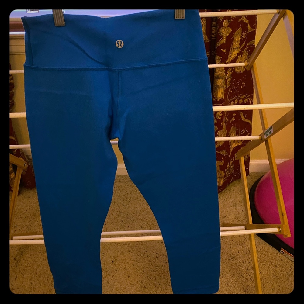 Reversible lululemon winder under crops